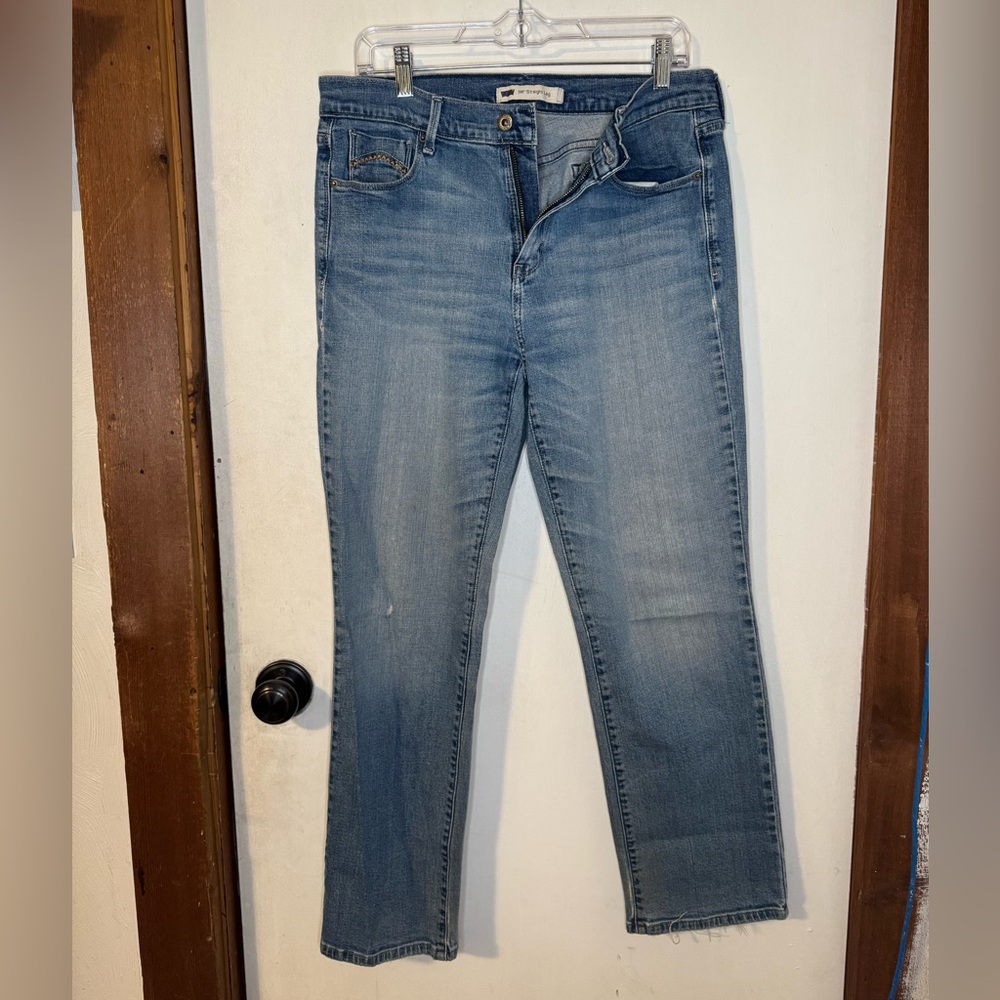 Levi's Women's Straight Leg Jeans in Light Blue